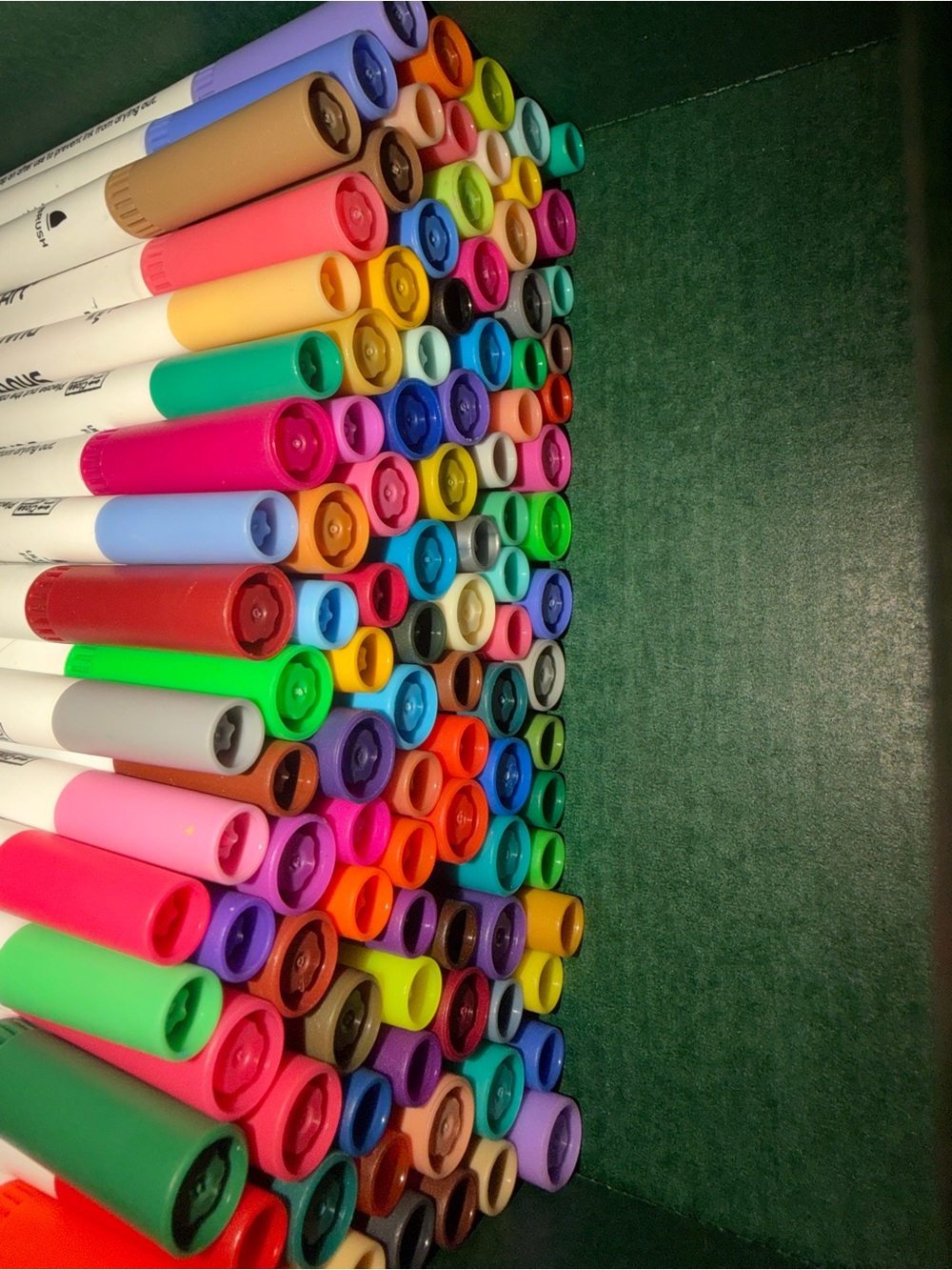 Shuttle Art 105 Colors Dual Tip
Brush Pens